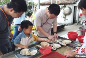 夫妻婚姻“珍珠开蚌”走红 “Z世代”玩转传统产业的N种可能
